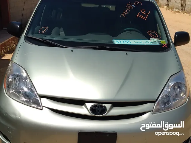 Used Toyota Sienna in Tripoli
