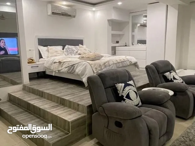 غرفة راقيه في بوشر للإيجار اليومي قريب من الخدمات