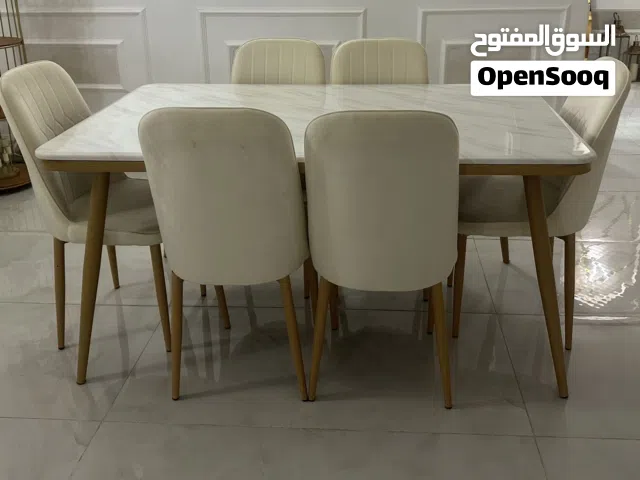 طاوله طعام استعمال خفيف شبة جديده