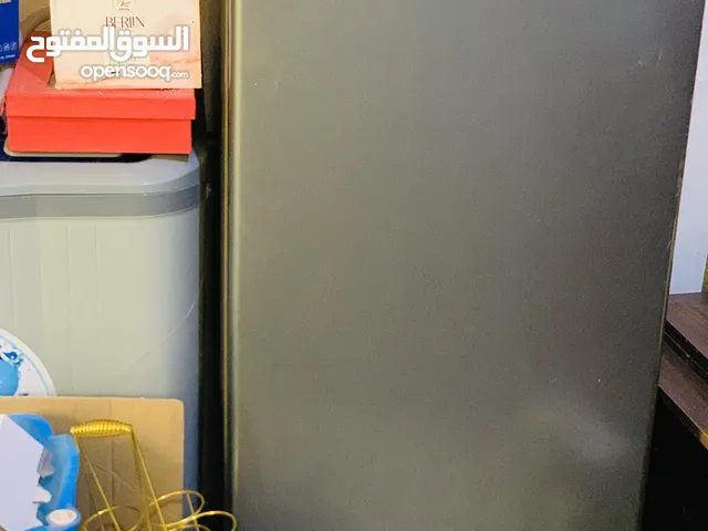 تلاجة ميلانو إيطاليه شبه جديده استعمال شهر فقط السعر 995