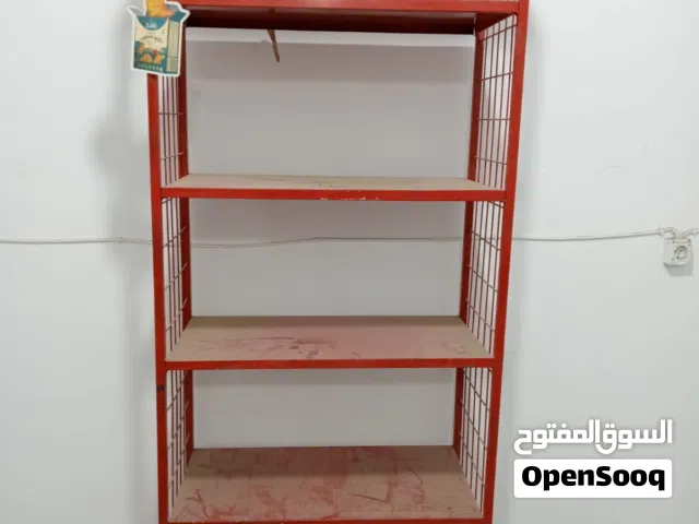رفوف وستاندات بحالة الزيرو (عليهم تراب من الركنه) لكن بلمعتهم