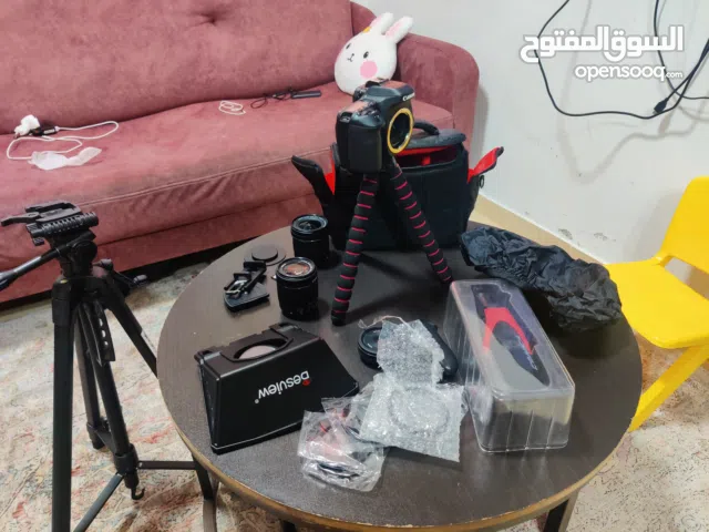 كاميرا كانون مع كامل مرفقاتها فقط 50% من سعرها