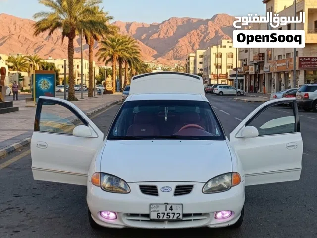 1999 هيونداي افانتي Standard