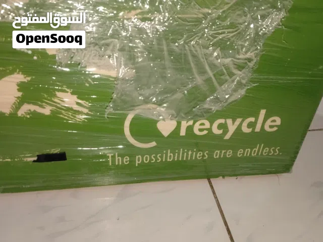 صندوق قمامة مقسم لثلاثة أقسام