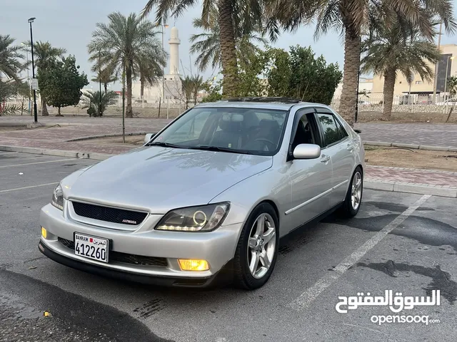 Lexus IS IS 300 in Northern Governorate
