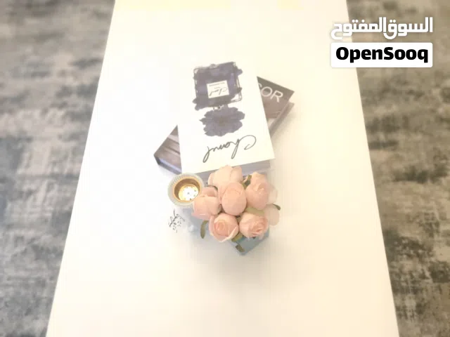 طاولة وسرافيسها للبيع