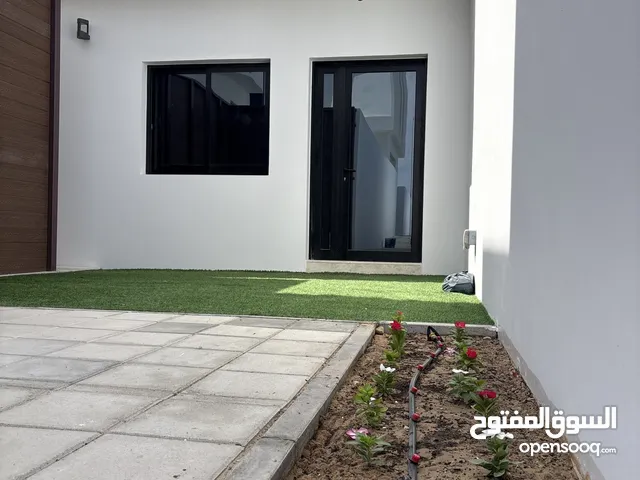 ملحق للإجار من مالك دور ارضي غرفتين وصالة تشطيب فاخر مودرن سطح عازل للصوت مدخل خاص حديقة مواقف