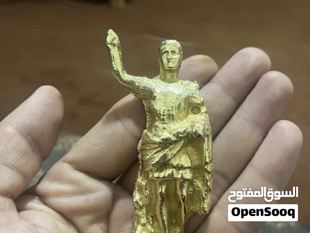 تمثال برونز مطلي ذهب