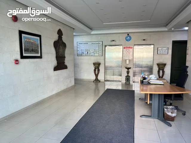 مكتب طابقي 360 متر مربع صافي بالعبدلي بالقرب من وزارة الصناعة و التجارة