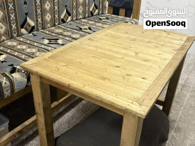 كرسي ثلاثي مع طاولة