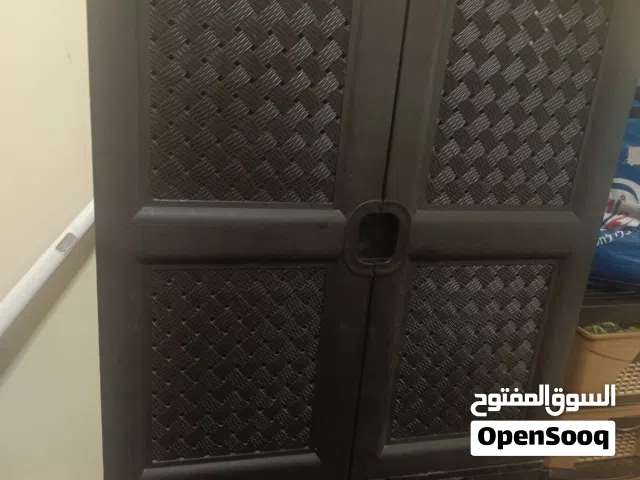 خزانة بلاستيك شبه جديد