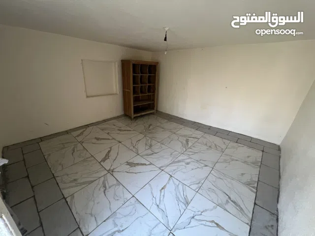 80 m2 2 Bedrooms Townhouse for Rent in Salt Al Khandaq