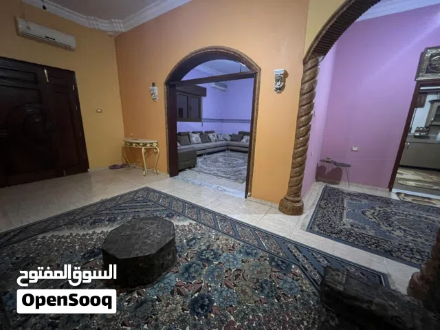 345 m2 5 Bedrooms Townhouse for Sale in Tripoli Tajura