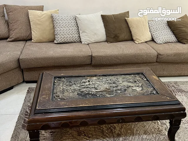 طاولة وسط مع سيرفيس