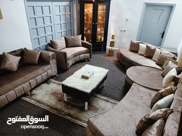 طقم كنب امريكي فخم وراقي لاصحاب الذوق الرفيع طقم عرايسي تفصيل وليس جاهز غمق المقعد متر الطقم فخم جدا