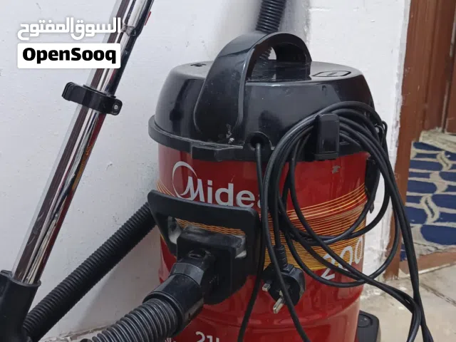 مكنسه كهربائيه ميديا نظيفه جدا 2000 واط 21 لتر بحاجه فقط عجلات للتحرك ب7 دينار