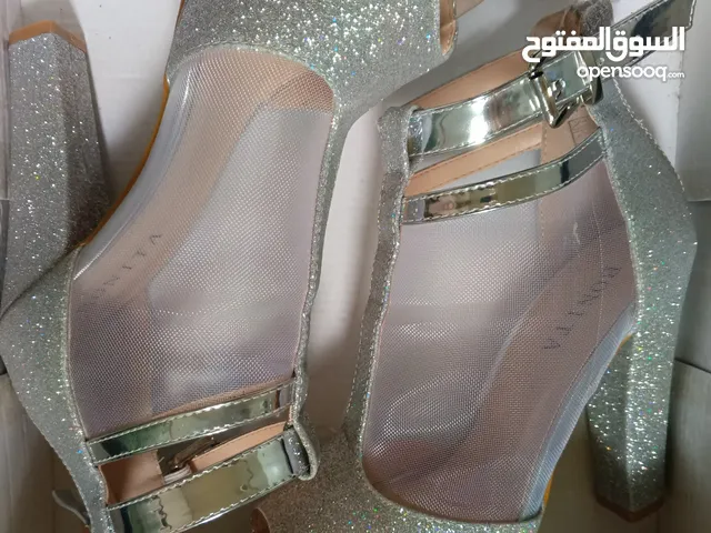 Silver With Heels in Zarqa