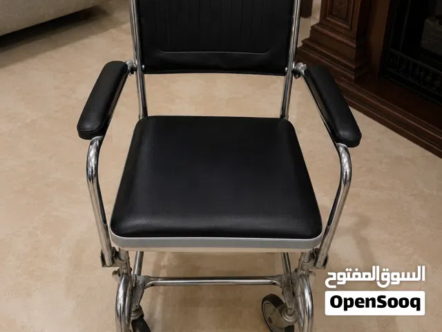 كرسي طبي متحرك (كرسي حمام وقضاء حاجة) بحالة ممتازة للبيع
