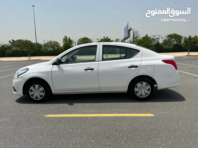 نيسان صني 2018 للبيع في الرياض اللون أبيض لوحة رقم د د م 8271