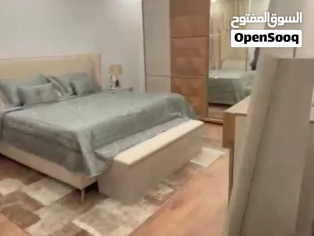 شقه.  حديثه. مفروشه. بالقرب من مستشفى المواصفات . الهضبه .