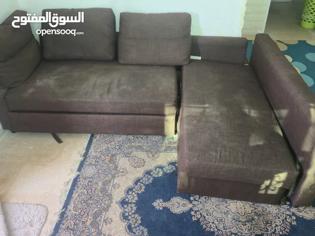 كورنار مديل امريكي وقابل تتخزين و ممكن يقلب سرير او مقعد مستعمل يحتاج الى صيانه