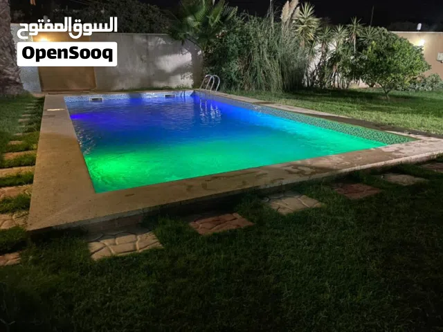 فيلا بالاثاث ارضيه بحوض السباحه للايجار للعائلات بالسراج