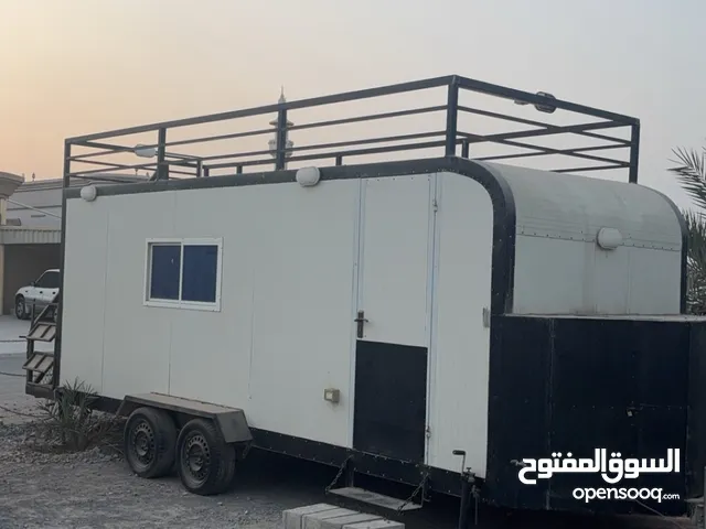 كارفان جديد من شهرين صنة الصنع نظيف وما يشكي من شيء متواجد الان براس الخيمة