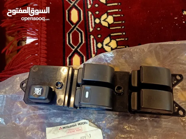 مجمع كبسات شبابيك لانسر ومفتاح لينكولن بحاله ممتازه