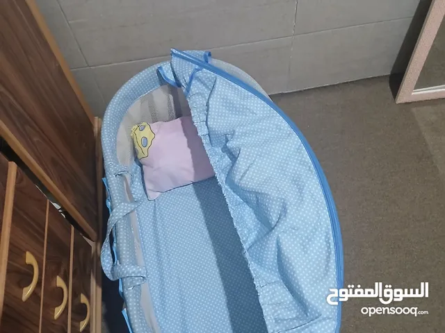 سرير طفل للبيع بسعر مغري