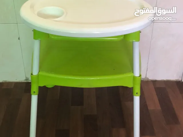 كرسي طعام اطفال لون ابيض واخضر