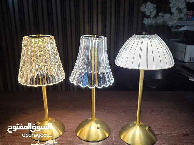 مصابيح الطاولة الكريستالية هل تبحث عن لمسة فاخرة تزيّن منزلك أو مكتبك؟ هذه المصابيح هي الخيار .