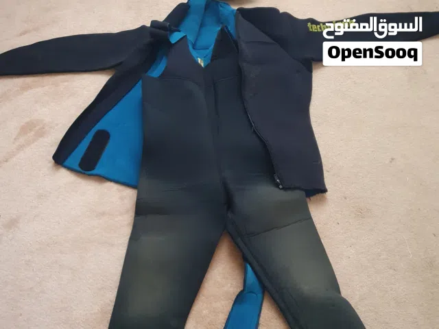 بدلة غطس مانعة للماء مستعملة
