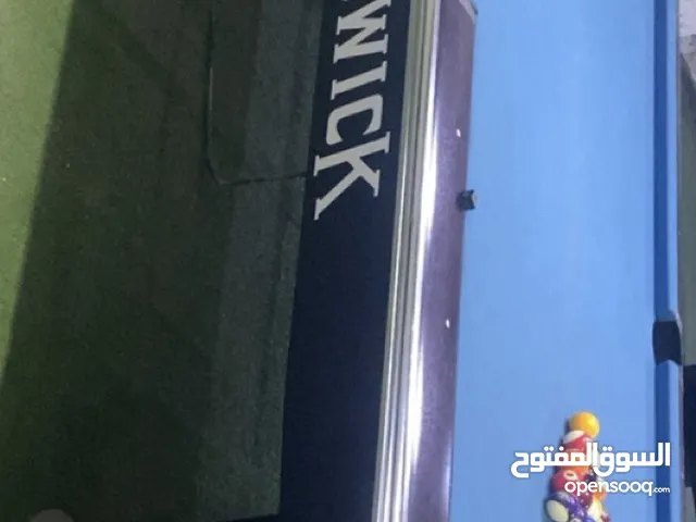 طاولة بلياردو امريكي برونزيك شبه جديدة بسعر حرق حرق 6000.