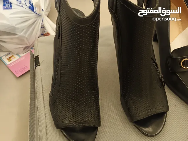 حذاء نساءى