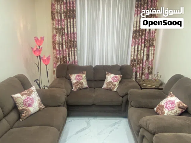 طقم كنب مع برادي 7 مقاعد
