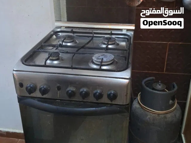 بوتجاز مع فرن اندست ايطالي مع اشعال ذاتي وتايمر بحاله جيده+ انبوبة الغاز