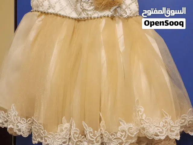 فستان جديد ذهبي مع تل بيج رائع سن 1-2 سنة. ديزاين راقى .