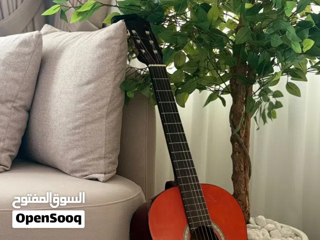 جيتار نضيف جديد ما في اي مشكله قابل للتفاوض بشيء بسيط