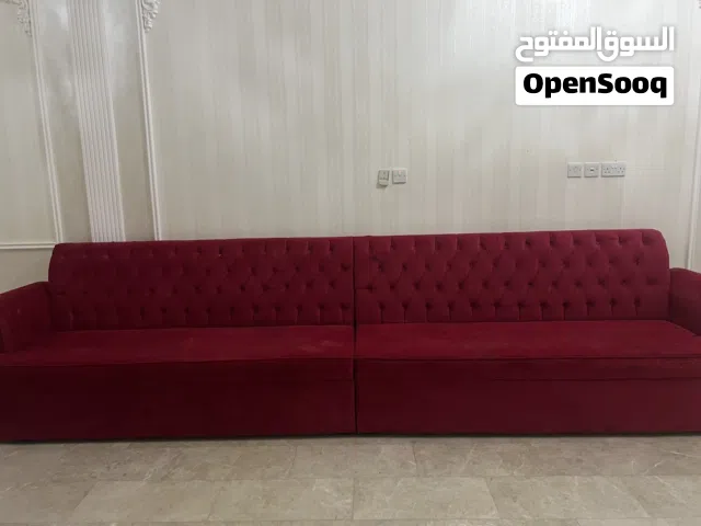 كنب مخمل احمر خالي من العيوب