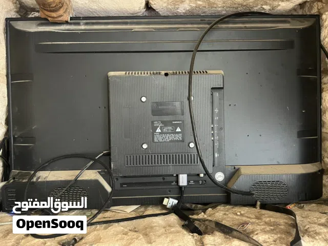 شاشة 32 فها نقطة بيضة بسيطة  واضح ف الصوره