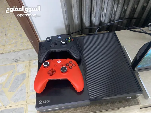 اكس بوكس ون + يدان منهم سيريز و بطريتان مع جميع اغراضها و اسلاكها بحالة نظيفة من غير صيانة وجلدتان