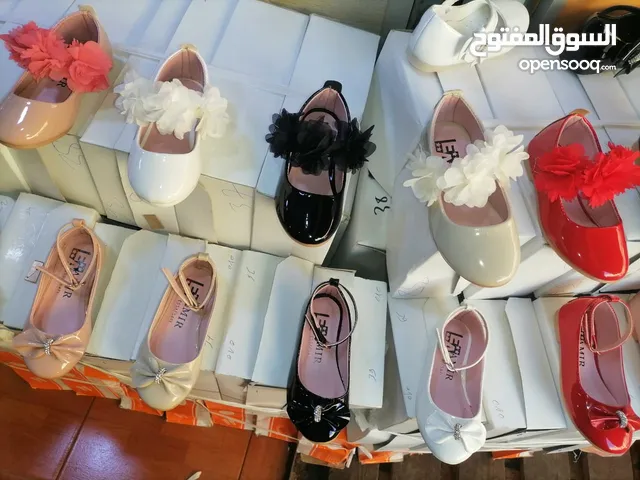 احذية بنات انيقة و جميلة و لامعة للمناسبات والاستعمال اليومي منتوج مغربي الصنع