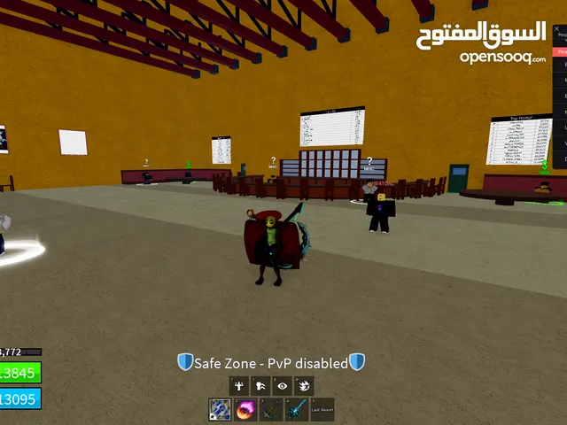 حساب فيه اشهر ثلاث العاب في روبلوكس و الثلاثة رهيبين فاذا مليت من بلوكس تفوت قرو ويعاد