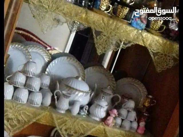 نيش كامل بمحتوياته للبيع