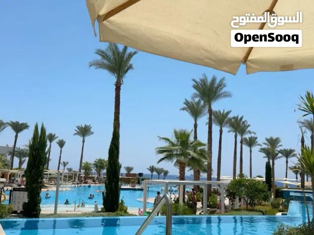 تاون هاوس مميز للبيع في رأس الحكمة بإطلالة رائعة على البحر