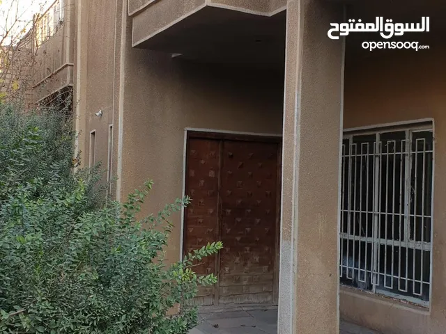 375 m2 5 Bedrooms Townhouse for Rent in Baghdad Saidiya