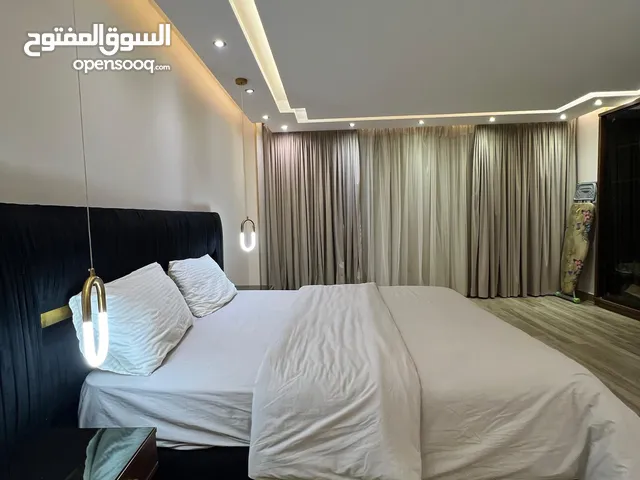 شقة فندقيه للايجار اليومي آو الشهري بموقع مميز جدا