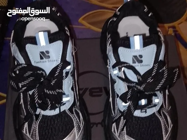 حذاء للبيع (مديل 2024) اسم الحذاء بلنسياكا الحذاء جديد كلش