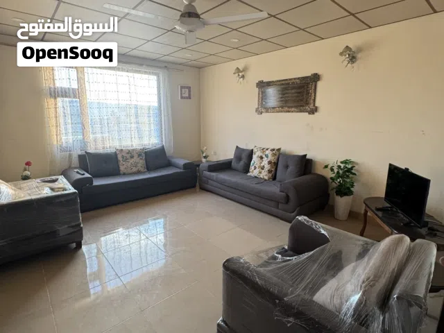 شقه مؤثثه  للايجار السنوي فقط في سليمانيه شاري روشنبيران تبعد عن فاملي مول 7 دقايق طابق اول