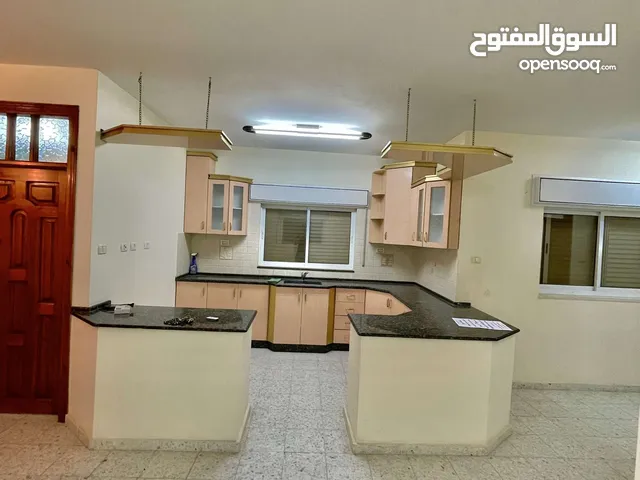 138m2 3 Bedrooms Apartments for Sale in Ramallah and Al-Bireh Um AlSharayit